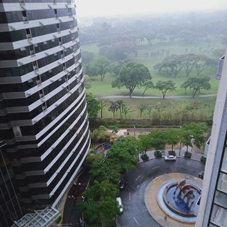 2 Bedrooms Units Forbes Area 5Th Avenue Bgc Center Manila Exterior foto