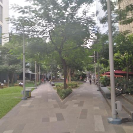 2 Bedrooms Units Forbes Area 5Th Avenue Bgc Center Manila Exterior foto