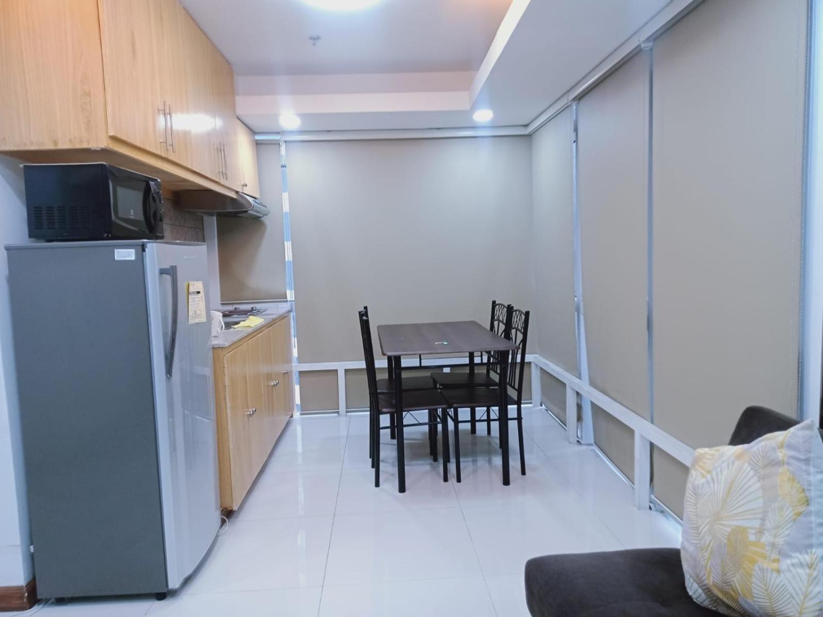 2 Bedrooms Units Forbes Area 5Th Avenue Bgc Center Manila Exterior foto