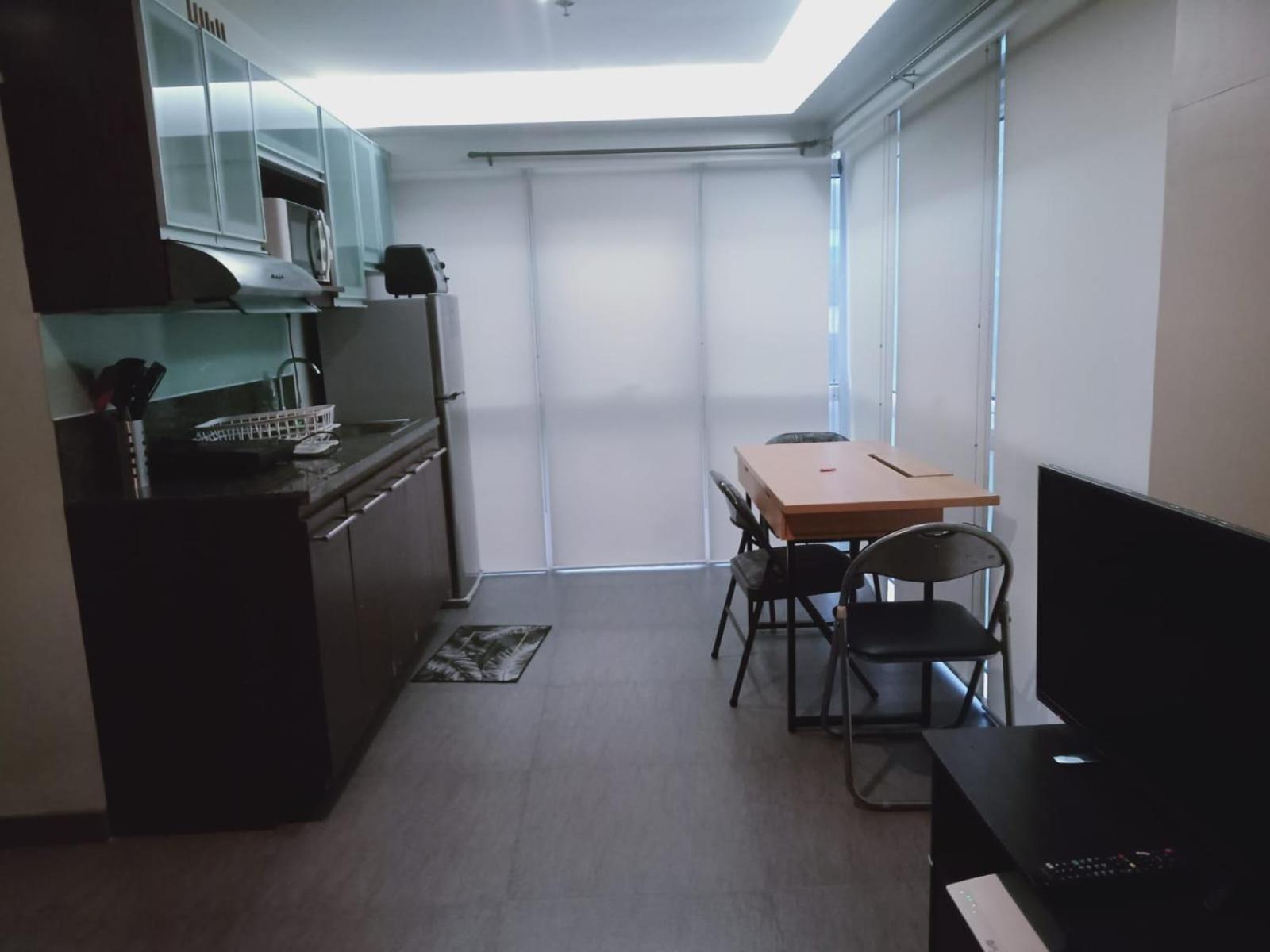 2 Bedrooms Units Forbes Area 5Th Avenue Bgc Center Manila Exterior foto