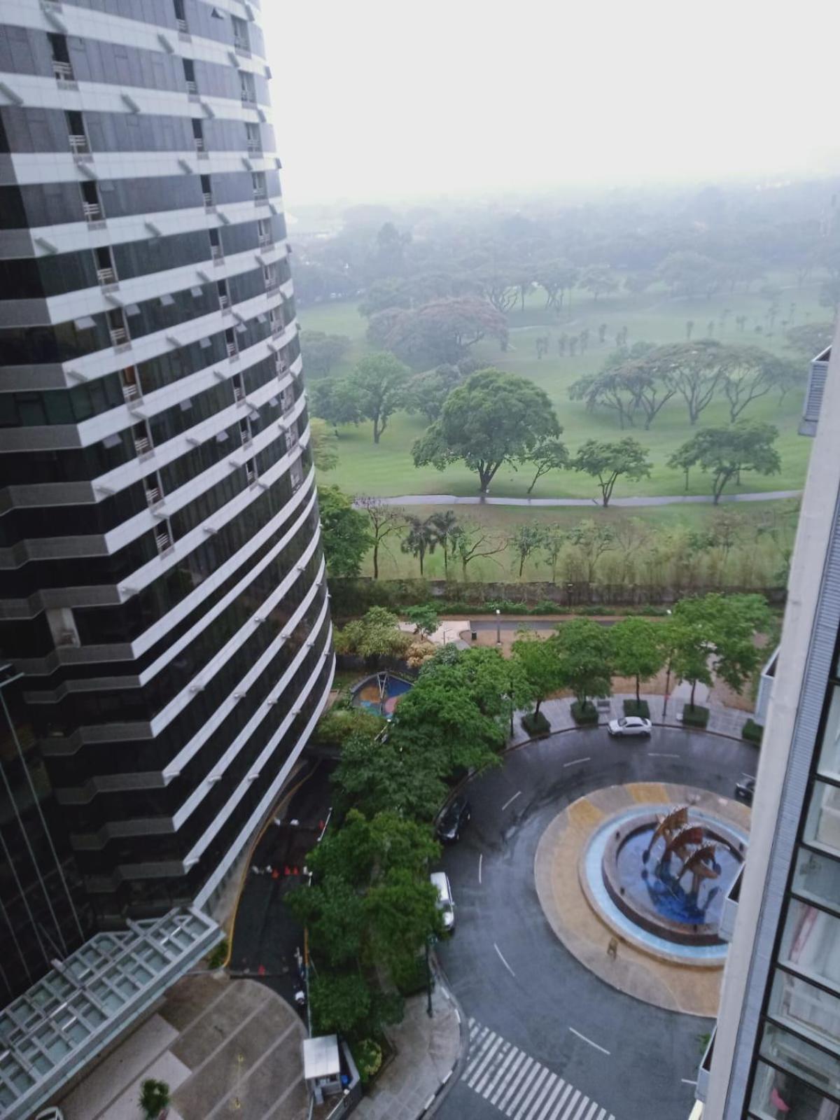 2 Bedrooms Units Forbes Area 5Th Avenue Bgc Center Manila Exterior foto