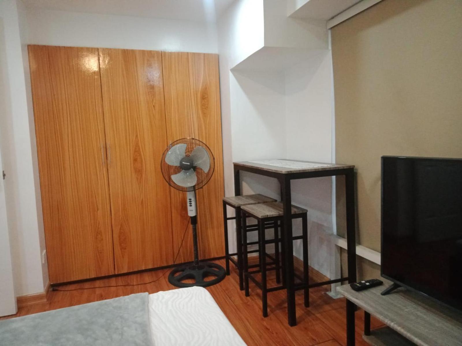 2 Bedrooms Units Forbes Area 5Th Avenue Bgc Center Manila Exterior foto