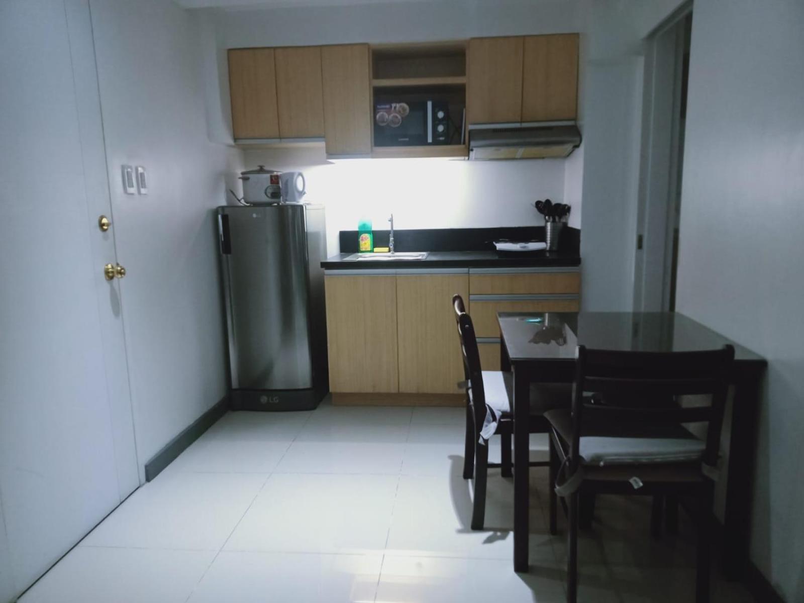 2 Bedrooms Units Forbes Area 5Th Avenue Bgc Center Manila Exterior foto