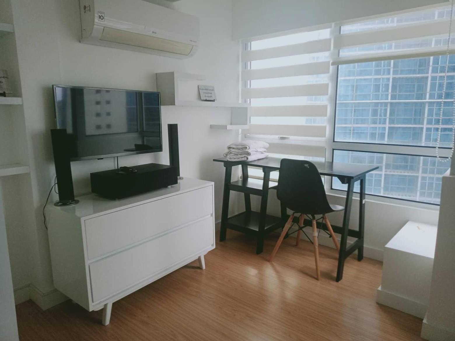 2 Bedrooms Units Forbes Area 5Th Avenue Bgc Center Manila Exterior foto