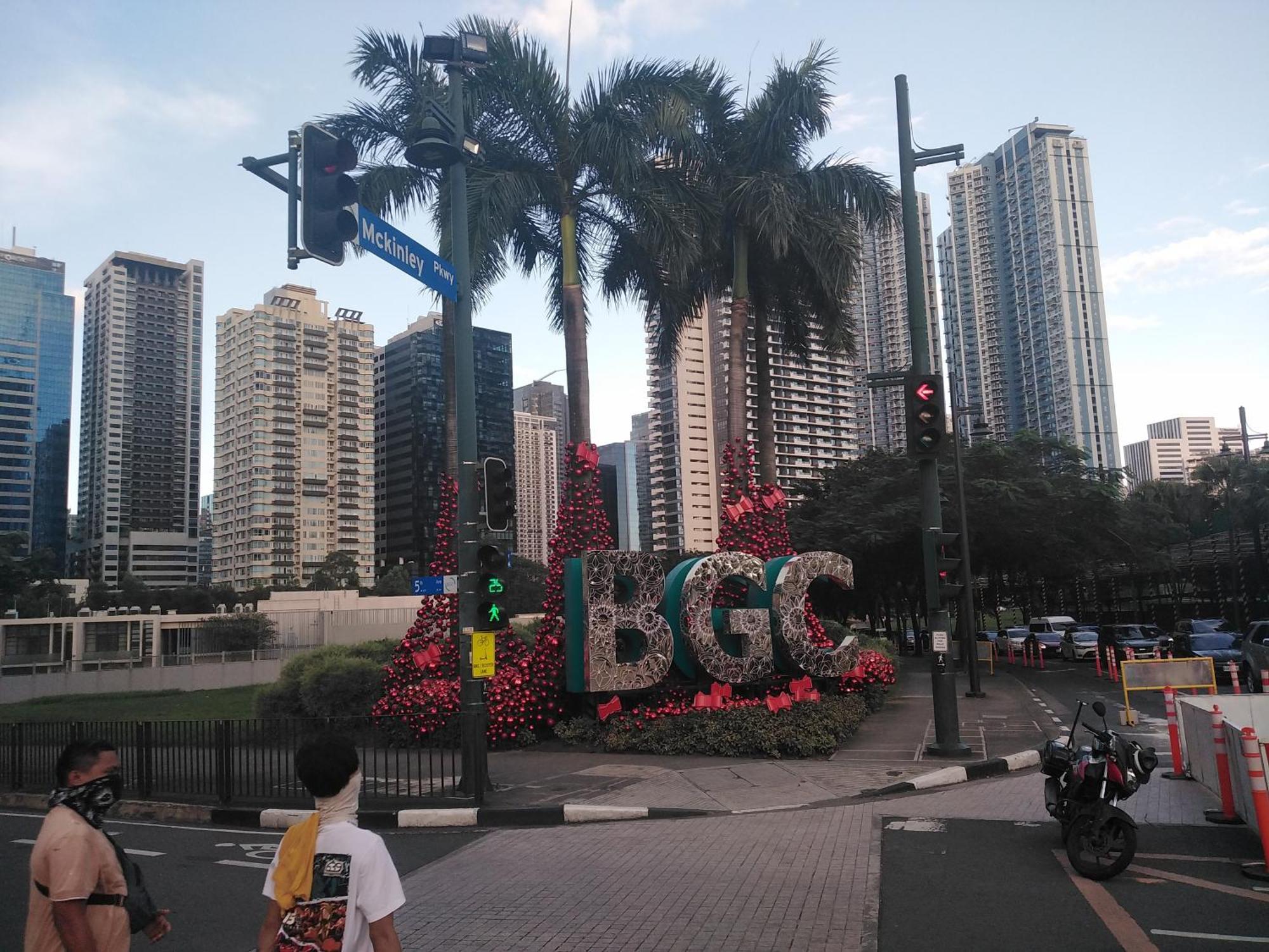 2 Bedrooms Units Forbes Area 5Th Avenue Bgc Center Manila Exterior foto