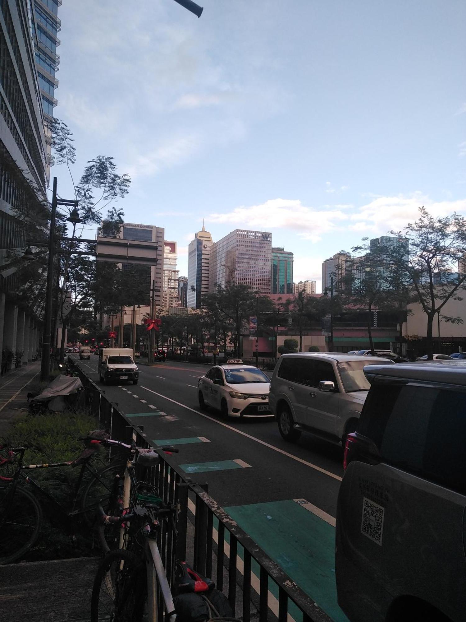 2 Bedrooms Units Forbes Area 5Th Avenue Bgc Center Manila Exterior foto