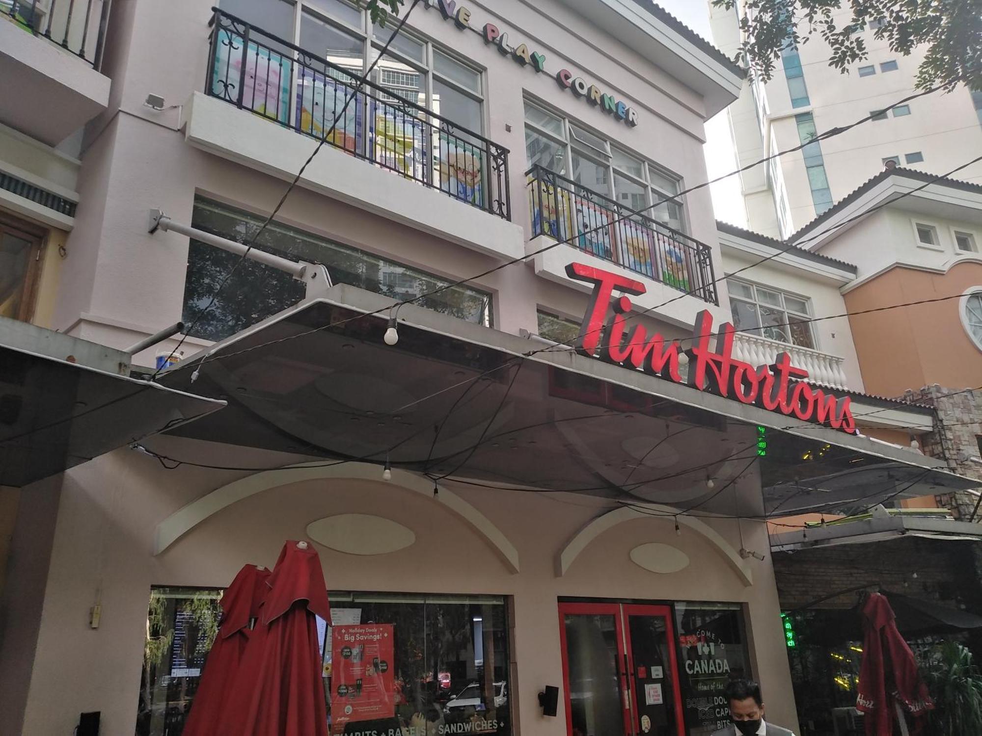 2 Bedrooms Units Forbes Area 5Th Avenue Bgc Center Manila Exterior foto